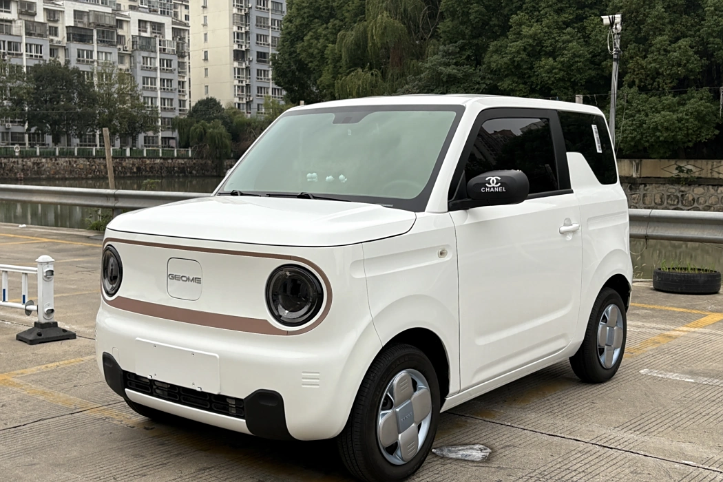 Автомобиль Geely 2023 Panda mini 200-километровый медведь с выносливостью