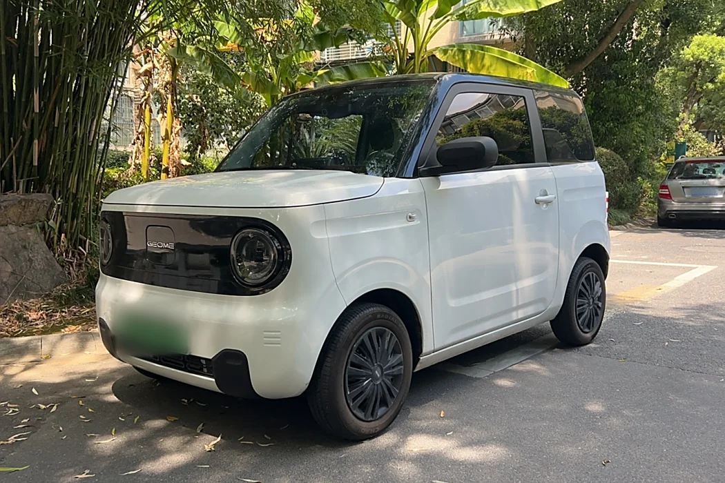 Автомобиль Geely 2023 Panda mini 200-километровый медведь с выносливостью