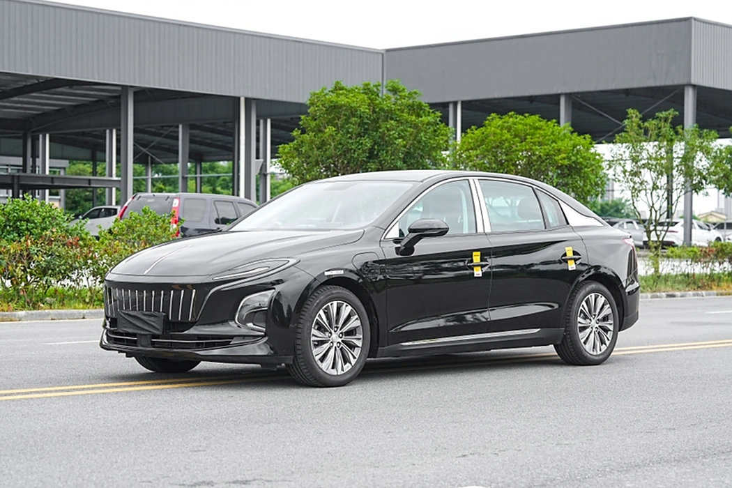 Hongqi E-QM5 2024 450km travel version