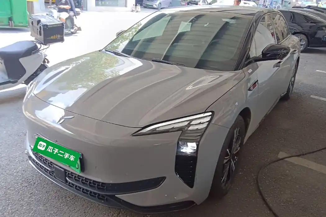 Hongqi EH7 2024 model 690 Pro