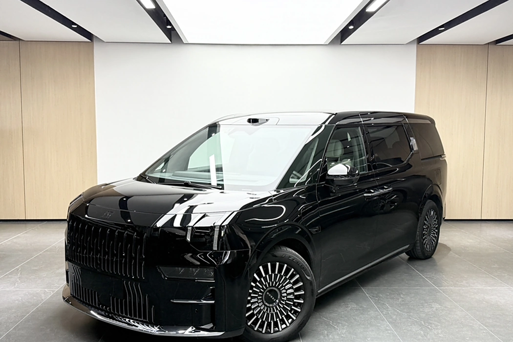 Extreme Krypton 009 2024 seven-seater aisle version 108kWh