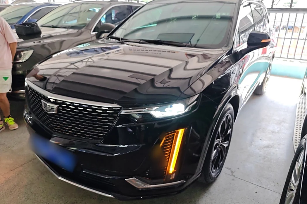 Cadillac XT6 2020 28T six-seater fashion model