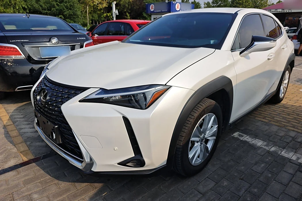 Lexus UX 2022 260h Explore-Cool Edition