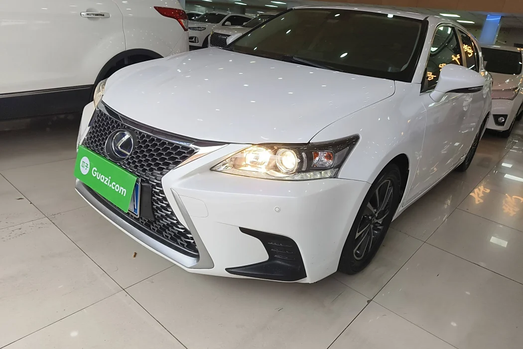 Lexus CT 2017 CT200h Comfort Edition Monochrome Country V