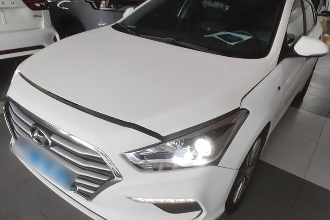 Hyundai famous picture 2019 model 1.8L automatic intelligent GLS commemorative model Country VI