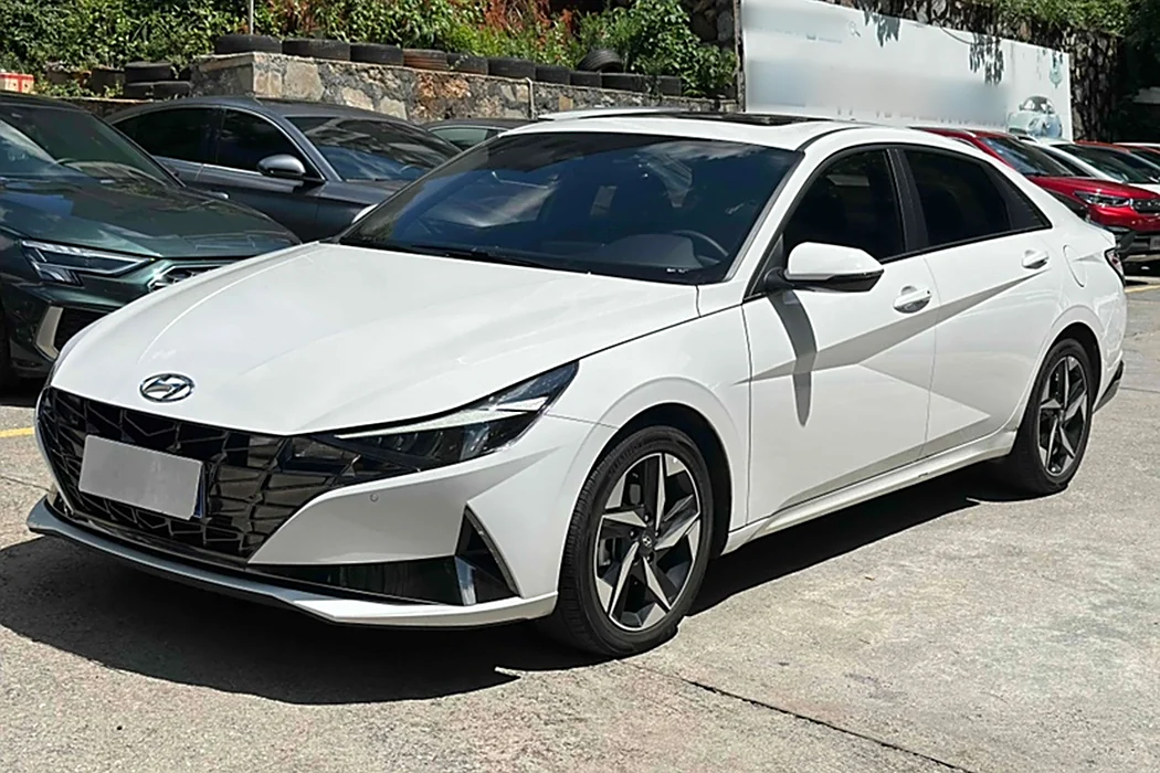 Hyundai Elantra 2022 240TGDi DCT LUX Premium Edition