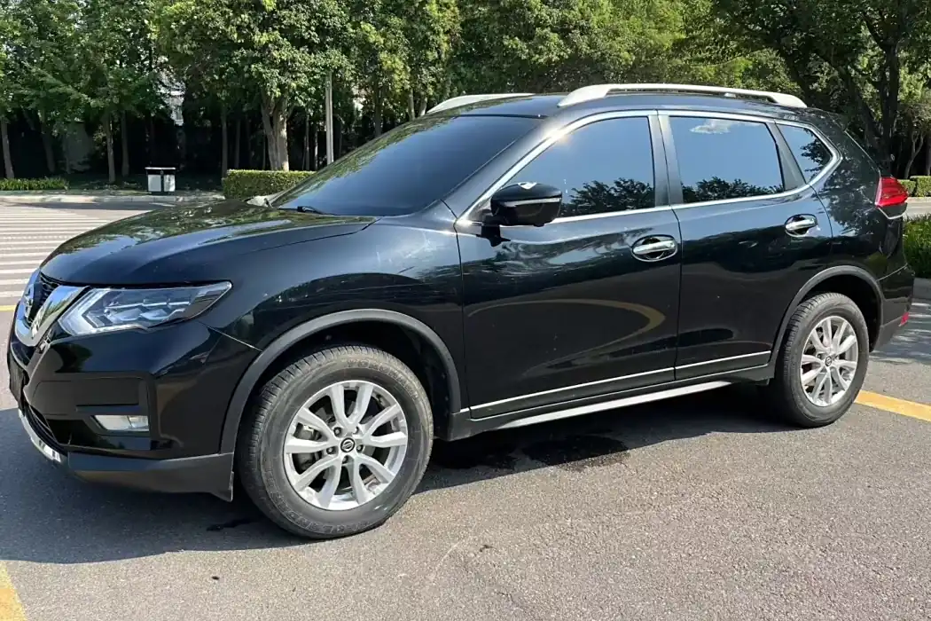 Nissan Qijun 2020 2.0 L XL Premium CVT 2WD Zhilian Exclusive Edition