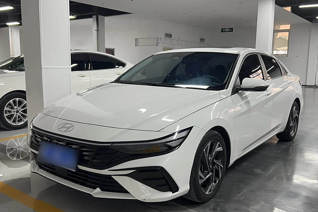 Hyundai Elantra 2023 1.5L CVT LUX Premium Edition