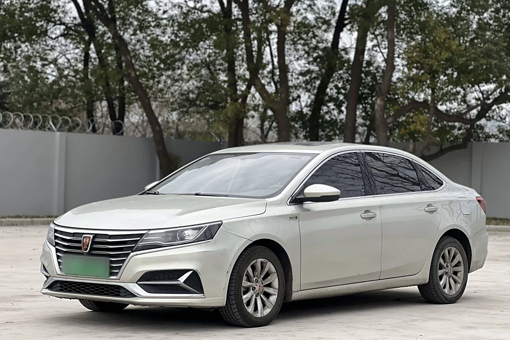 Roewe i6 New Energy 2017 45T Hybrid Connected Smart Edition