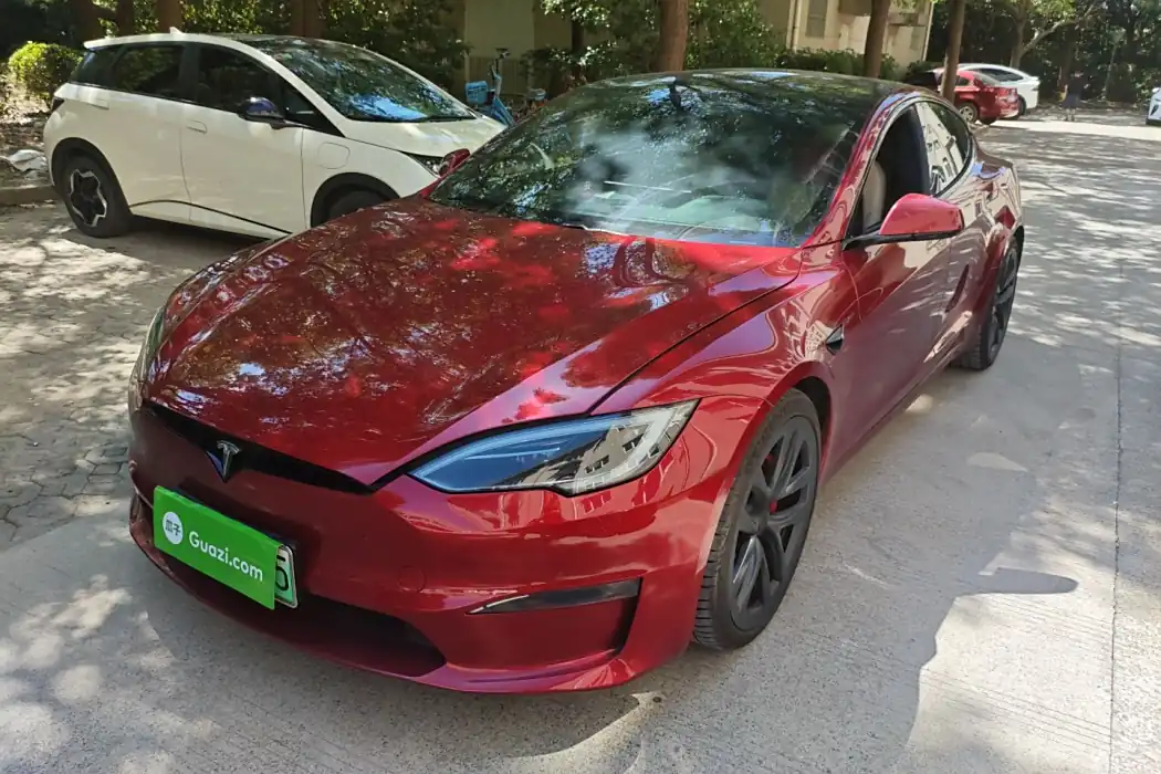Tesla Model S 2023 three-motor all-wheel drive Plaid version