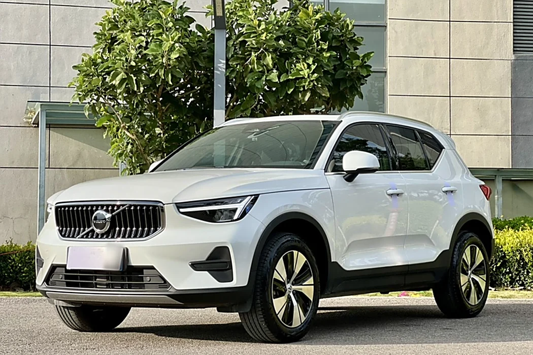 VOLVO XC40 2024 B3 Intelligent Luxury Edition