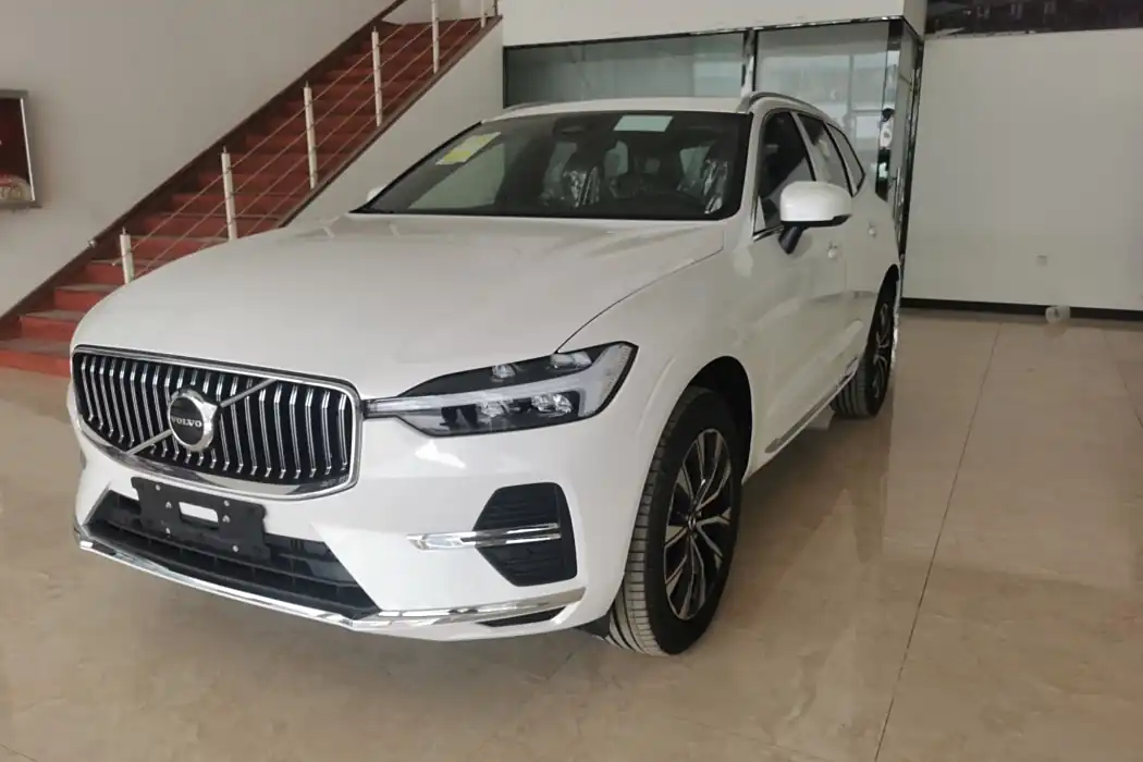Volvo XC60 2025 B5 four-wheel drive Zhiyuan Deluxe Edition