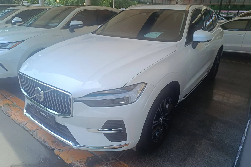 Volvo XC60 2022 B5 four-wheel drive Zhiyuan Deluxe Edition