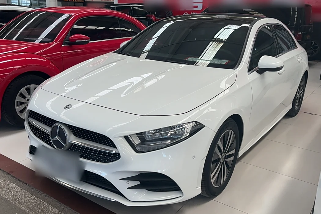 Mercedes-Benz A-class 2019 facelift A 180 L sports sedan