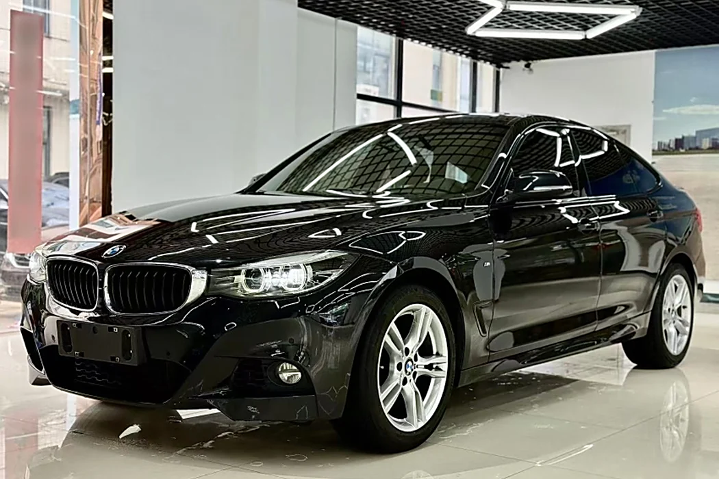 BMW 3 Series GT 2019 320i M sports suit