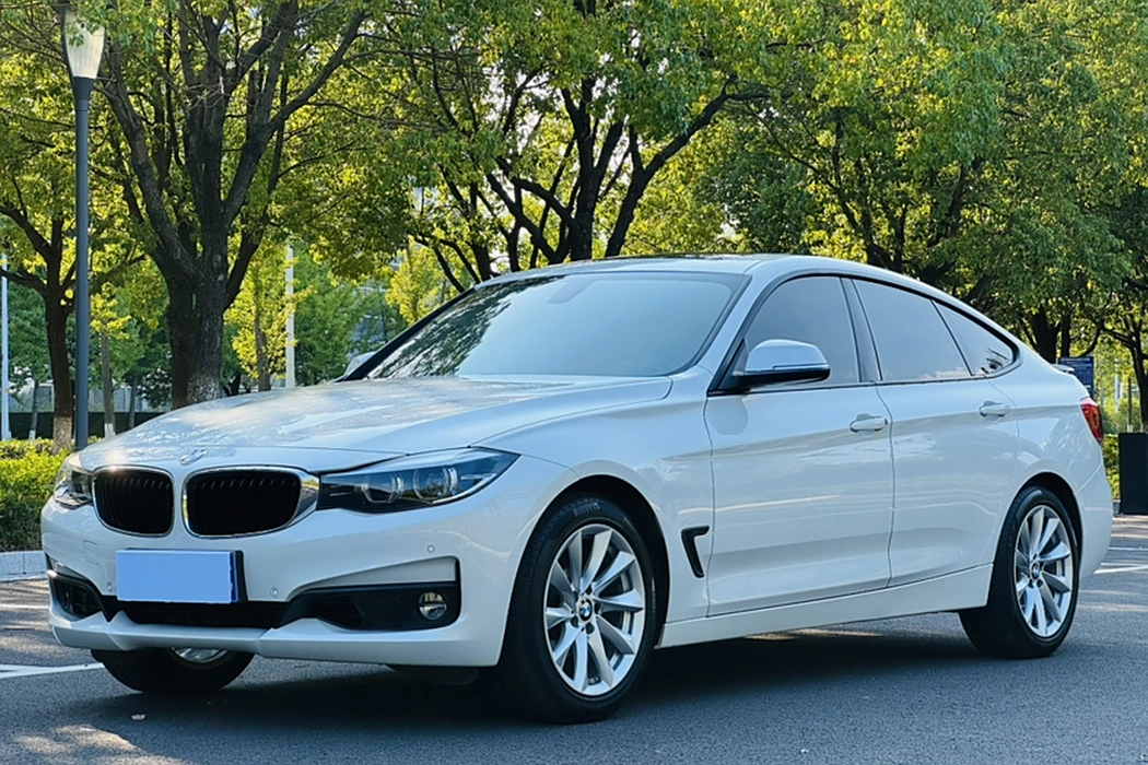 BMW 3 Series GT 2019 320i Style