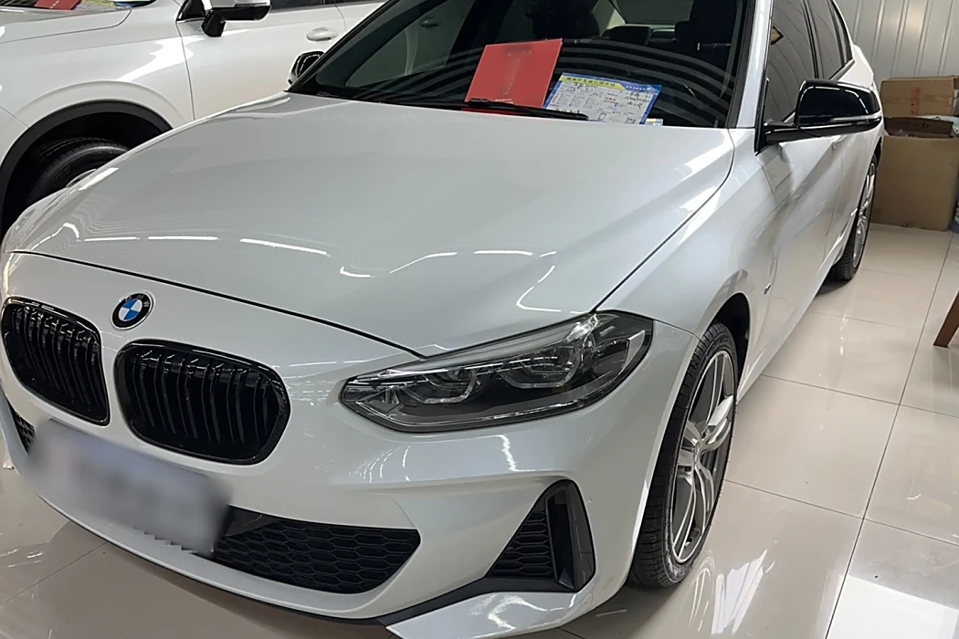 BMW 1 Series 2019 120i leading M sports suit