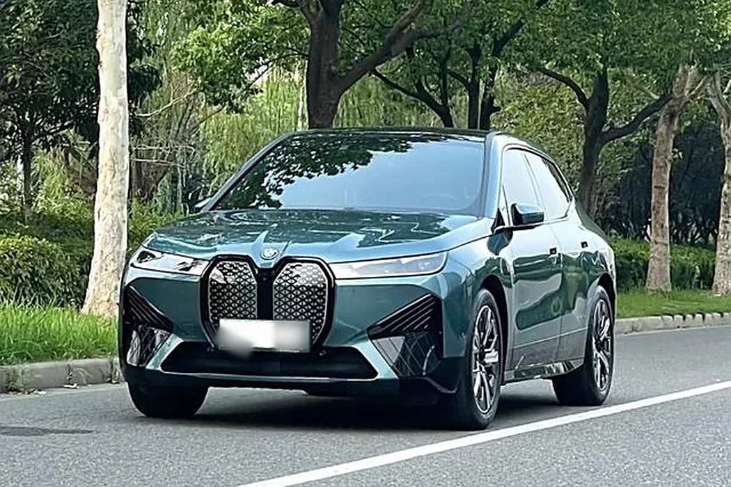 BMW iX 2023 facelift xDrive40