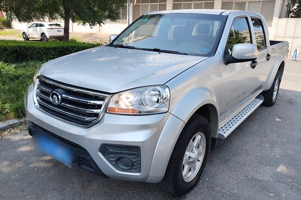 Great Wall Fengjun 5 2017 2.0T European version diesel two-wheel drive aggressive large double-row GW4D20E