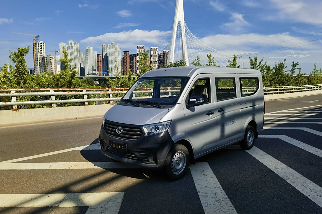 Changan Straddle Straddle Star V3 2023 1.3L gasoline Standard 5-seater Bus