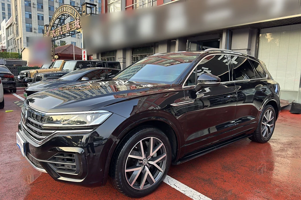 Volkswagen Touareg 2019 model 3.0 TSI Sharp Front version Country V