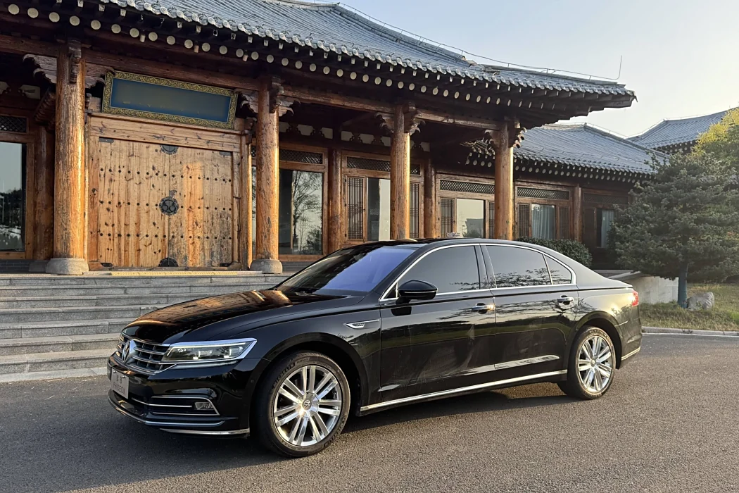 Volkswagen Huiang 2018 facelift 380TSI two-wheel drive ultimate edition