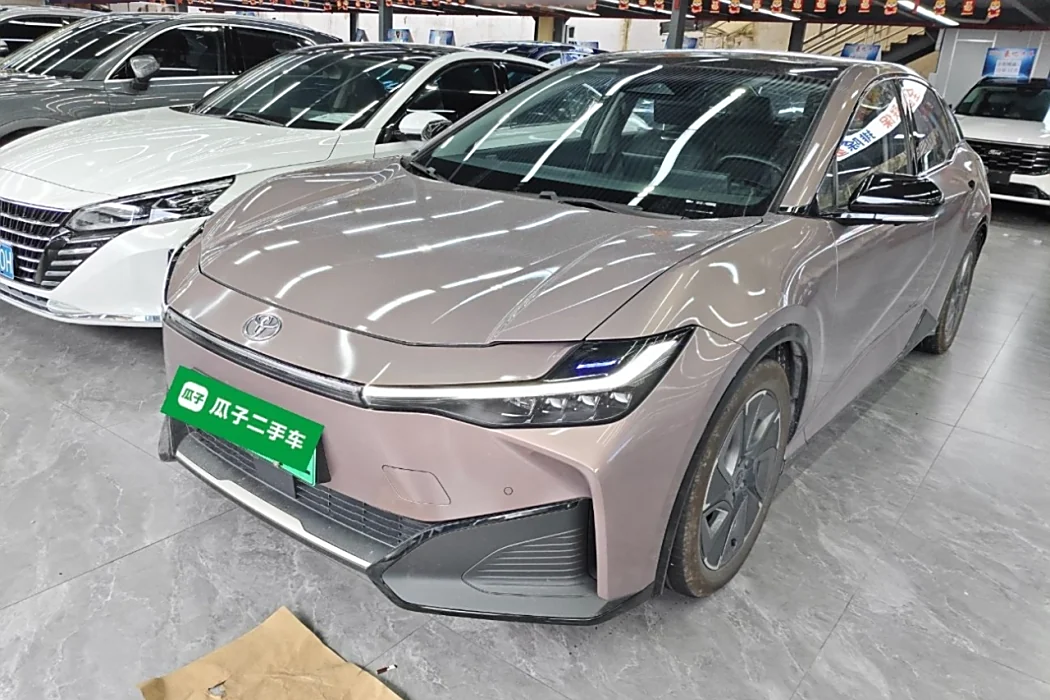 Toyota bZ3 2023 model 616km long battery life Premium