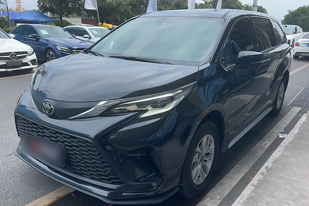 Toyota Grevia 2024 2.5L Hybrid Comfort Edition