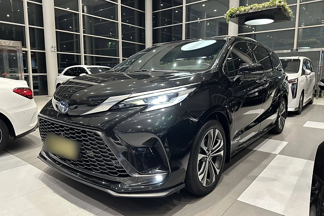 Toyota Grevia 2022 2.5L Hybrid Ultimate Edition