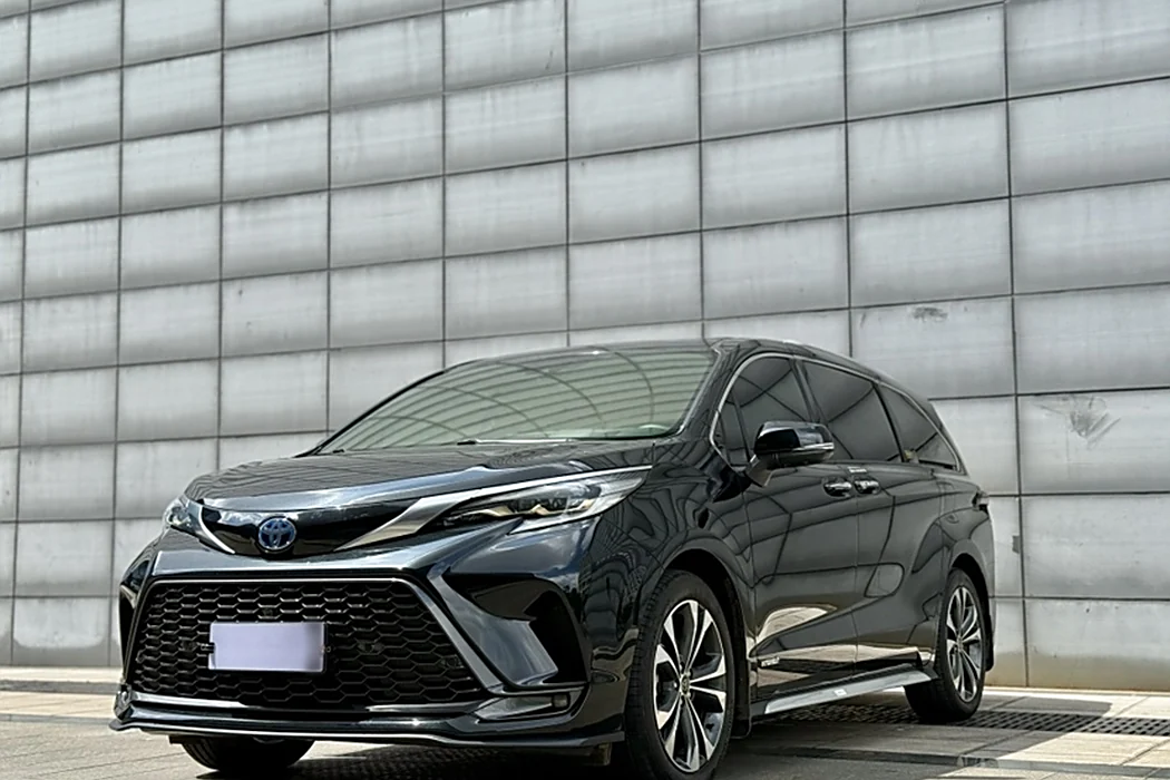 Toyota Grevia 2023 2.5L Hybrid Flagship VIP Edition