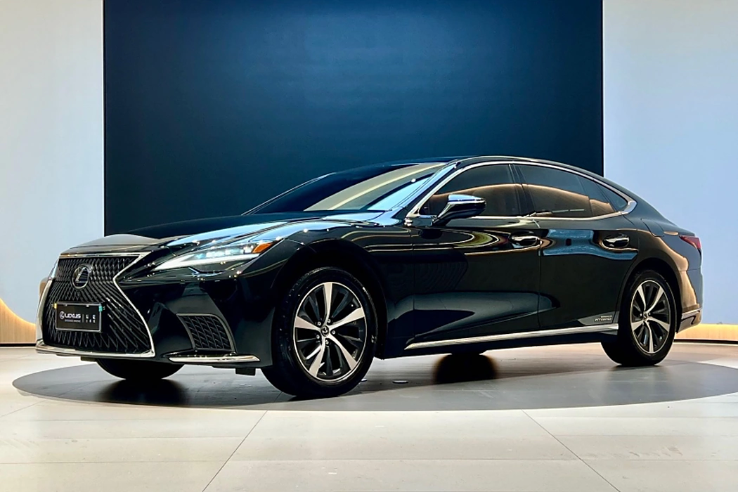 Lexus LS 2021 500h Premier Edition