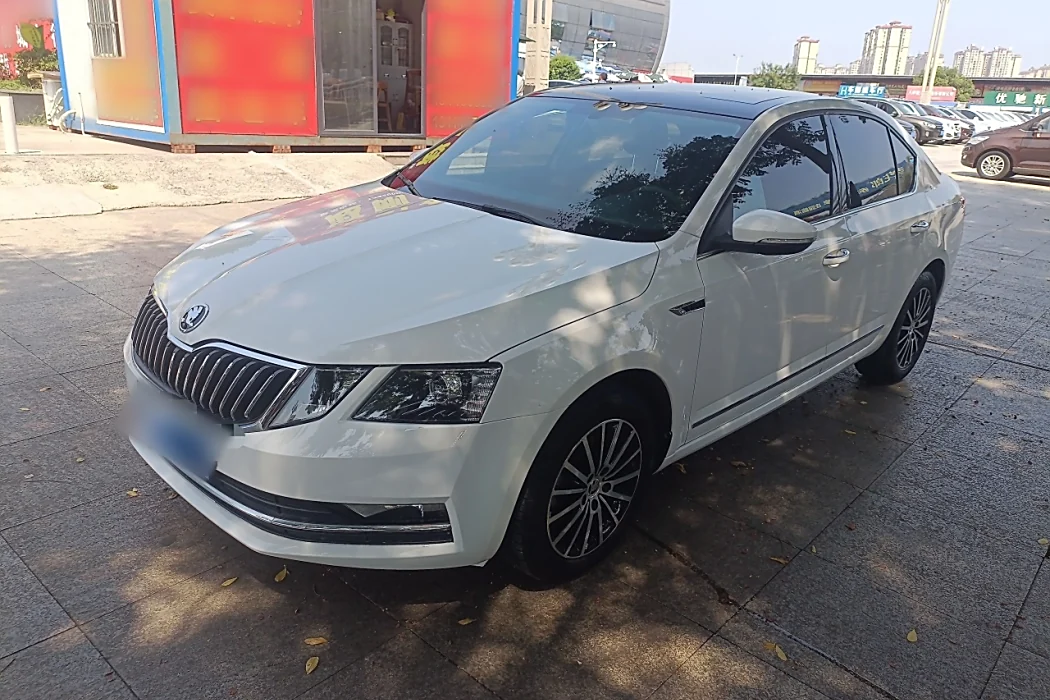 Skoda Octavia 2019 ZI230 DSG Deluxe Edition