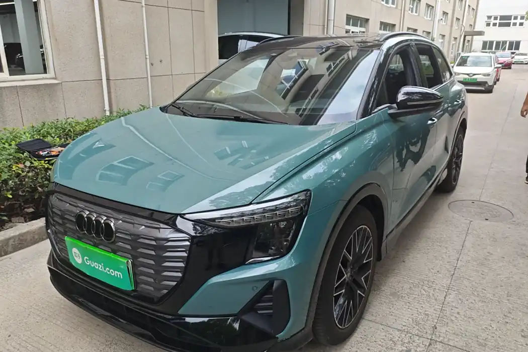 Audi Q5 e-tron 2023 40 e-tron starburst mech package