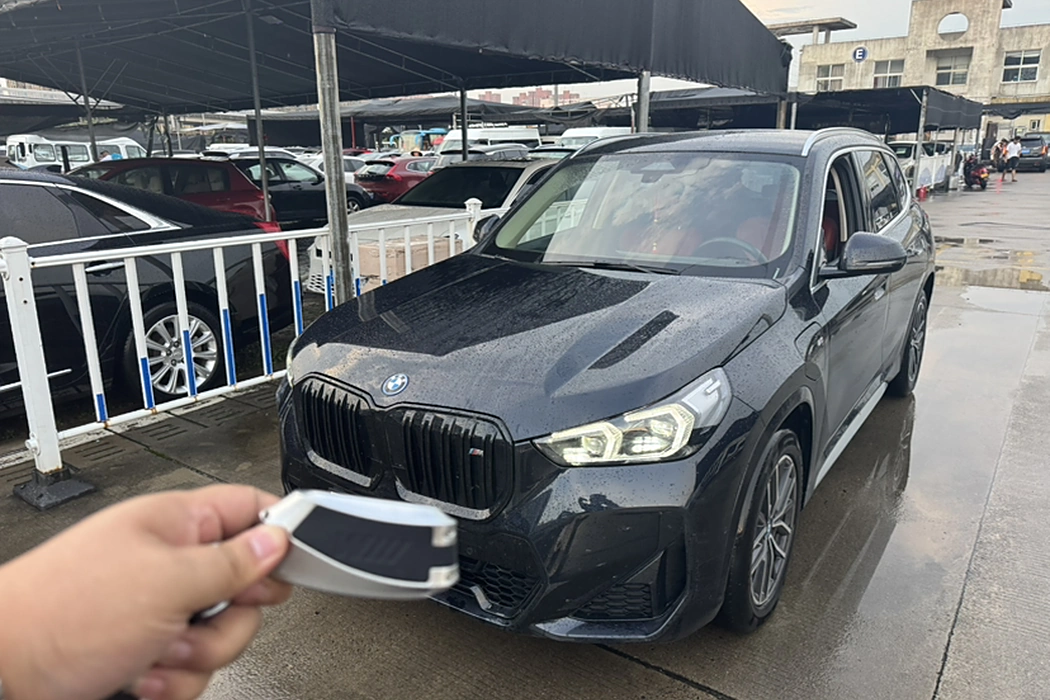 BMW iX1 2023 eDrive25L X design set