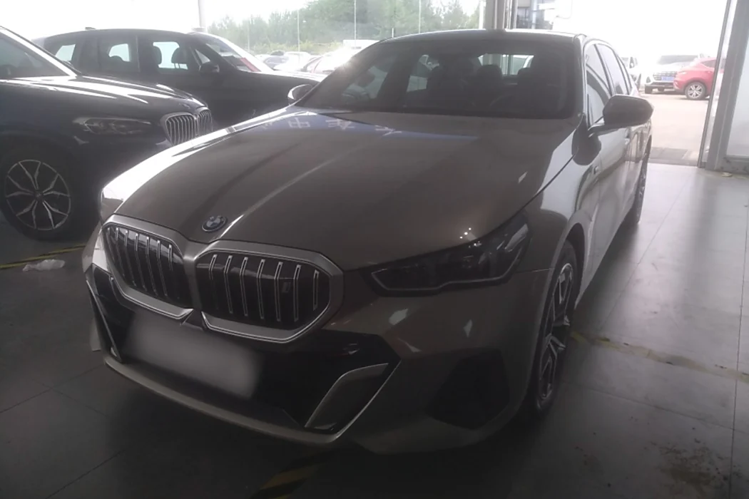 BMW i5 2024 eDrive 35L M sports suit