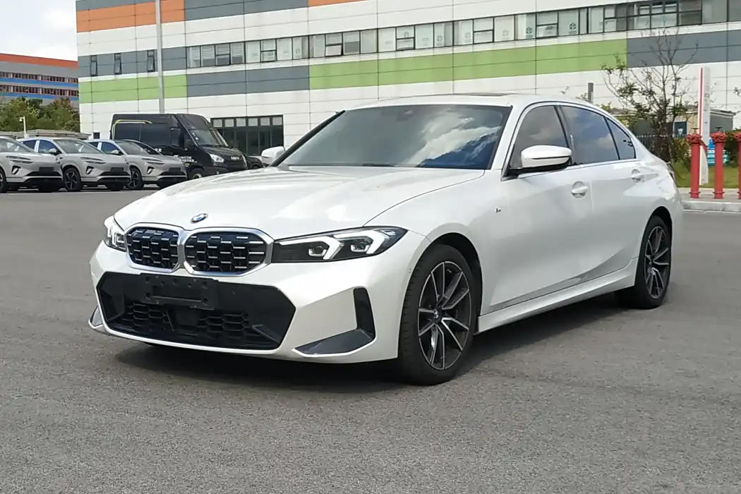 BMW 3 Series 2025 325Li M sports suit