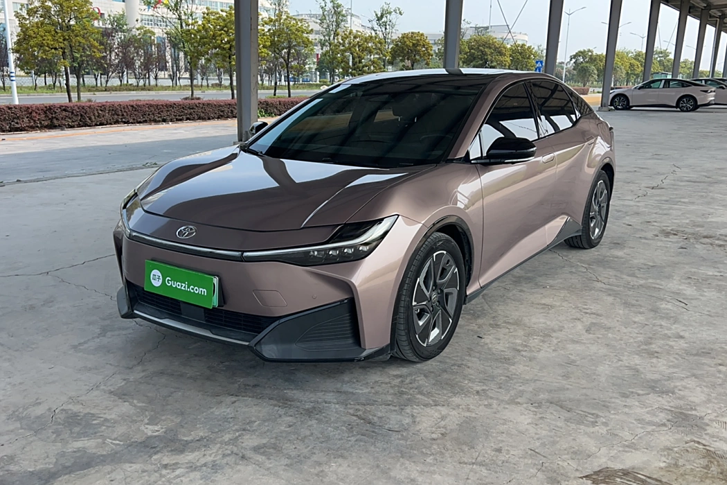 Toyota bZ3 2023 model 616km long battery life Premium