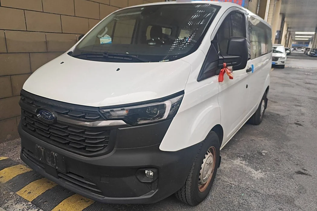 Ford Quanshun 2023 2.0T diesel manual multi-function commercial vehicle short-axle low-top 5/6-seater