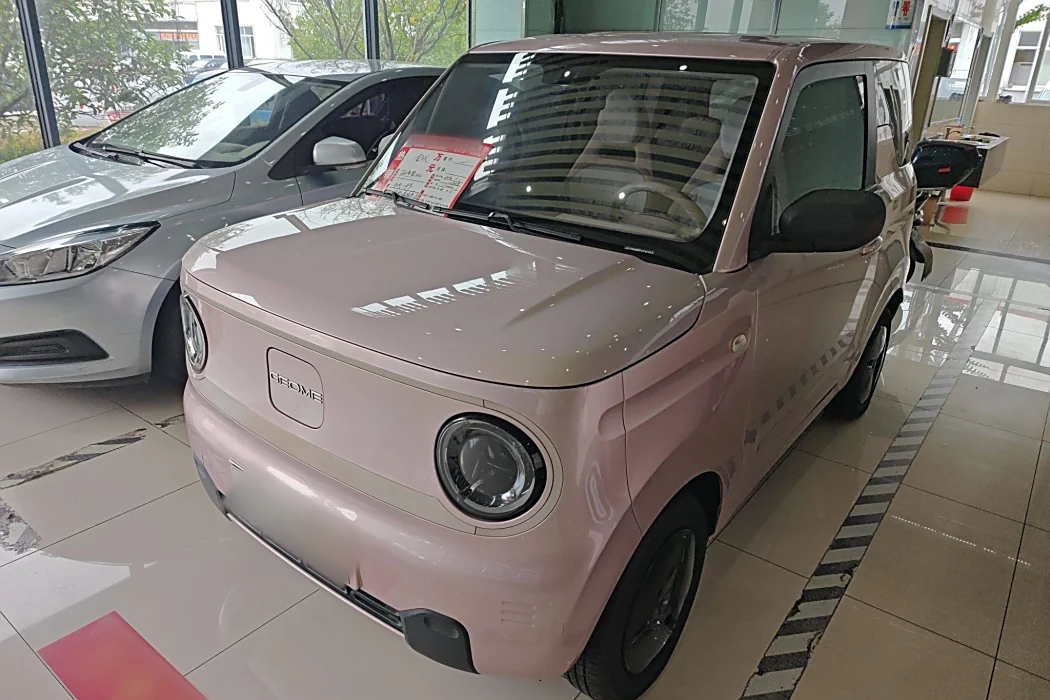 Автомобиль Geely 2023 Panda mini 200-километровый медведь с выносливостью