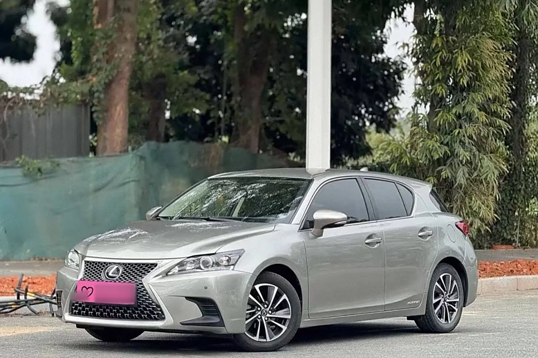 Lexus CT 2017 CT200h Elite Edition Monochrome Country VI
