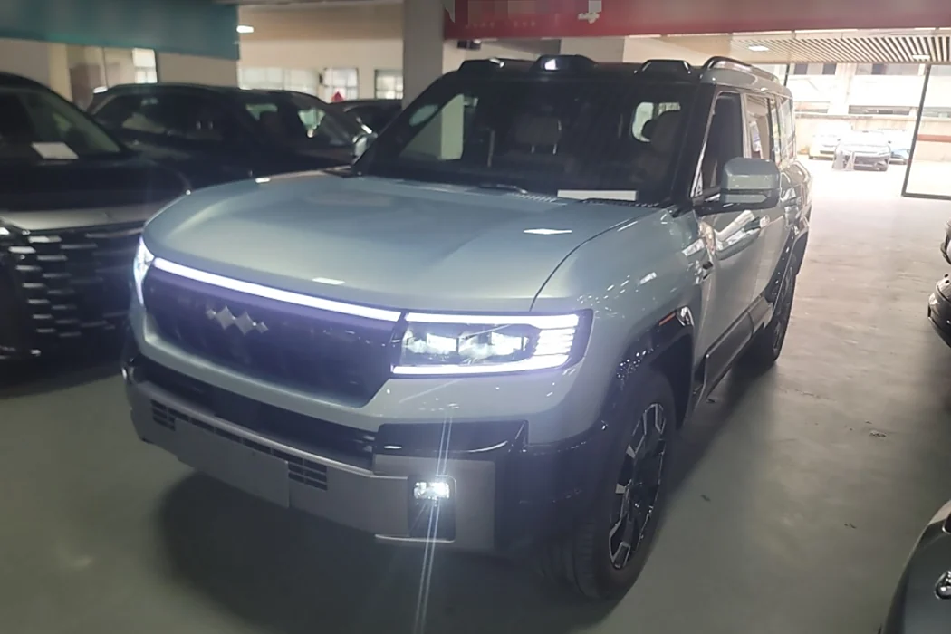 Leopard Leopard 8 2025 Zhiyong Ultimate Edition 7 Seats
