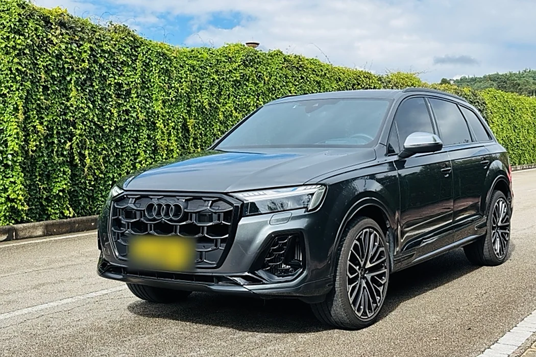 Audi SQ7 2024 model 4.0 TFSI