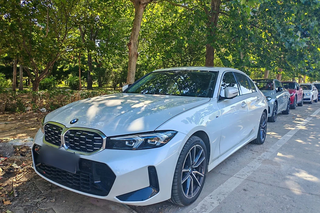 BMW 3 Series 2024 325Li M sports suit