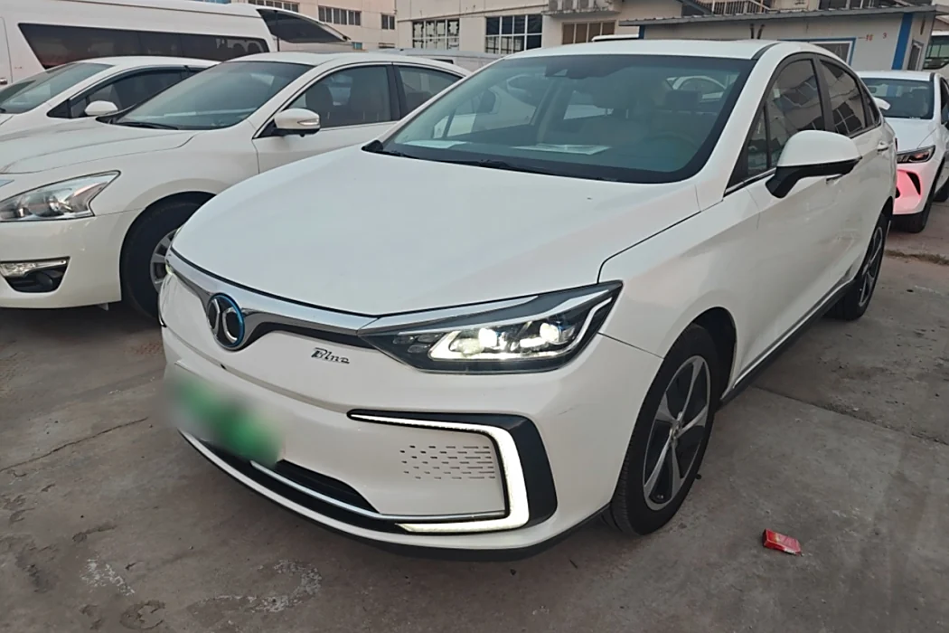 Beijing Automobile Beijing EU5 2018 R550 Smart Collar Edition