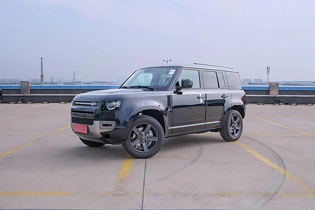 Land Rover Defender 2025 model 110 3.0 T P400 X-Dynamic SE