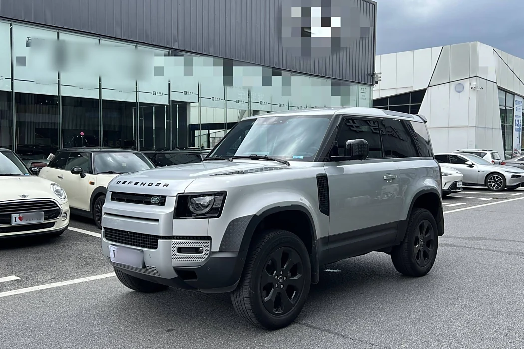 Land Rover Defender 2022 model 90 2.0 T P300 SE