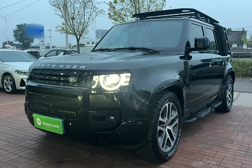 Land Rover Defender 2024 model 110 3.0 T P400 XS