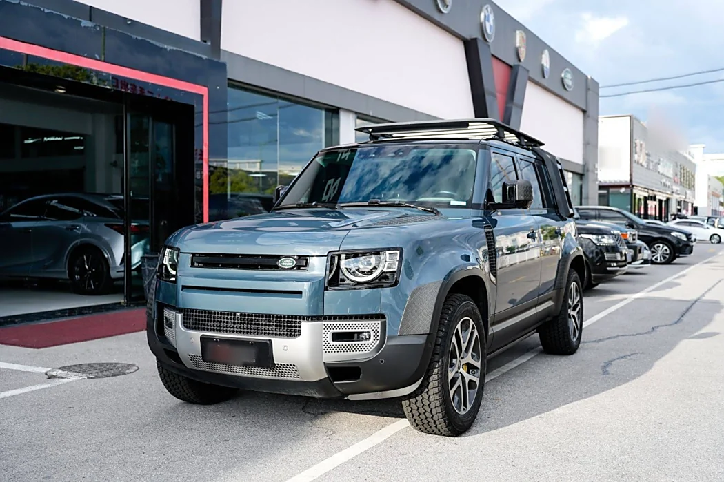 Land Rover Defender 2020 model 110 P400 HSE