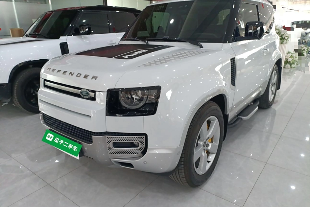 Land Rover Defender 2022 Model 90 2.0 T P300 Tiger Prestige Ambition Edition