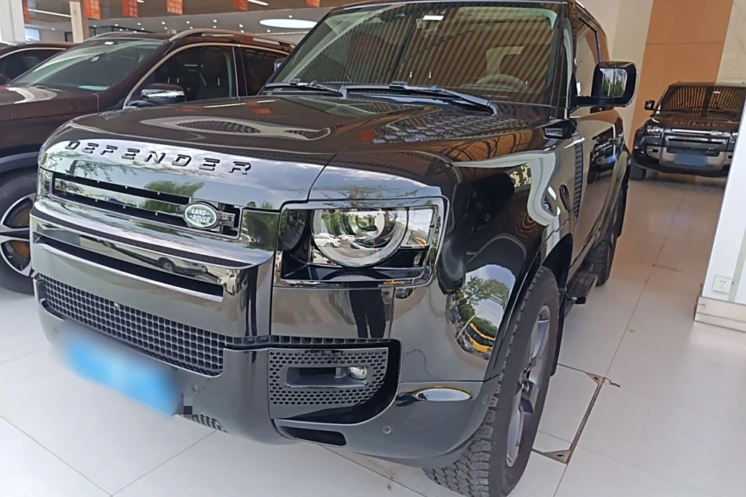 Land Rover Defender 2023 model 90 3.0 T P400 XS